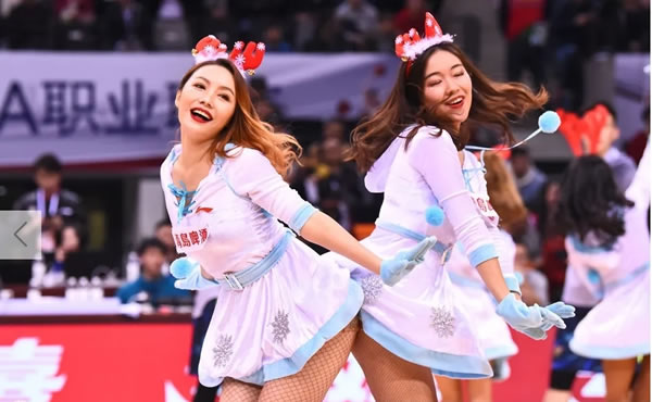 2-1，双双出局！英超黑马大溃败：3连败+被轰9球，仅剩下3名中卫