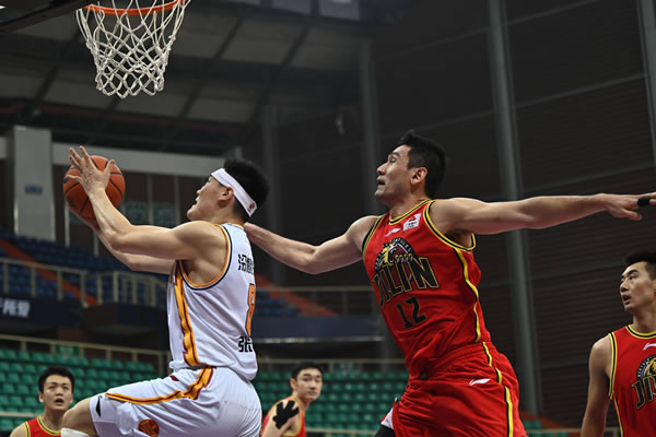 CBA疯狂1/4决赛！新疆双杀广州再下一城！上海以下克上胜浙江1-1