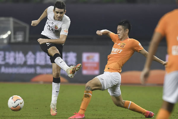 0-2，郑钦文完败给世界第一，无缘法网四强，奖金定格在360万元