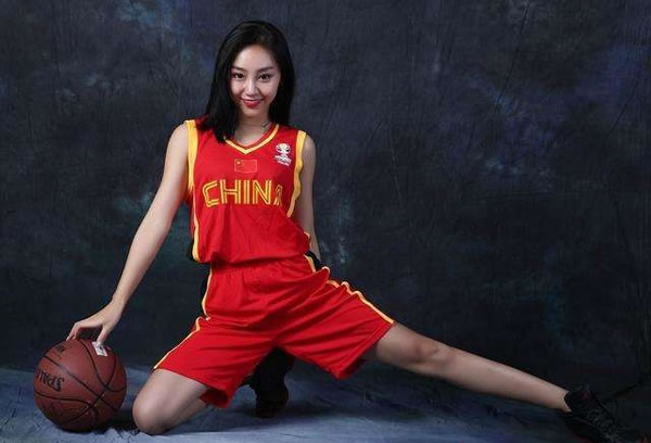 将成自由球员👀队记：火箭希望留住亚当斯💪若留不住会追大洛